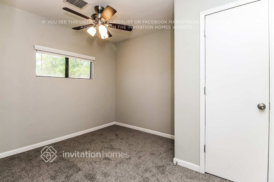 Building Photo - 1027 E Frost Dr