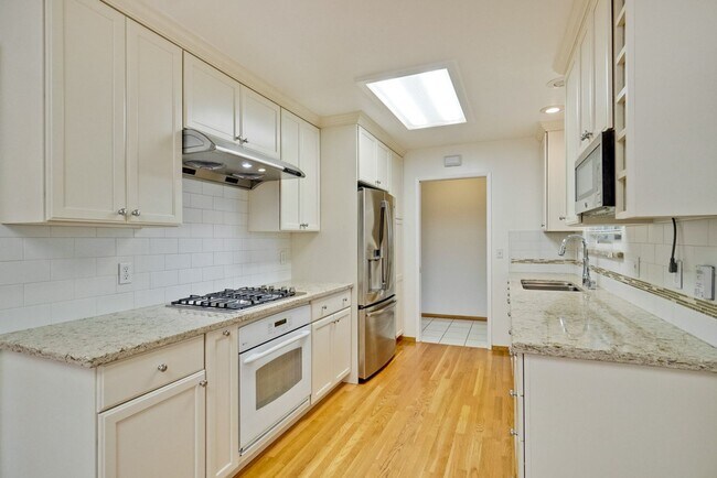 Building Photo - 5097 Forest Glen Dr