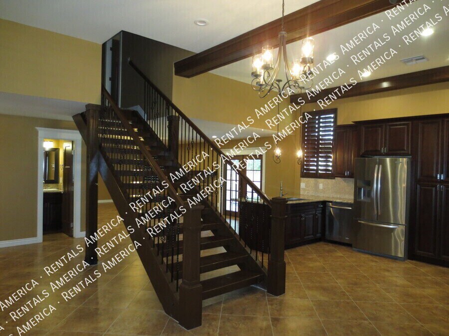 Building Photo - 238 E Ellis Dr