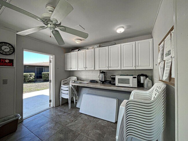 Building Photo - FURNISHED! 2BD/2BA/1CG in Vivienda West - a 55+Community