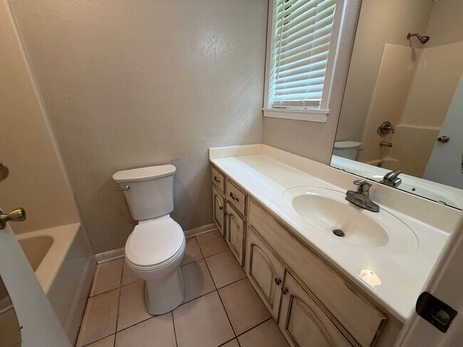 Building Photo - 4 bed/3 bath house in Tupelo
