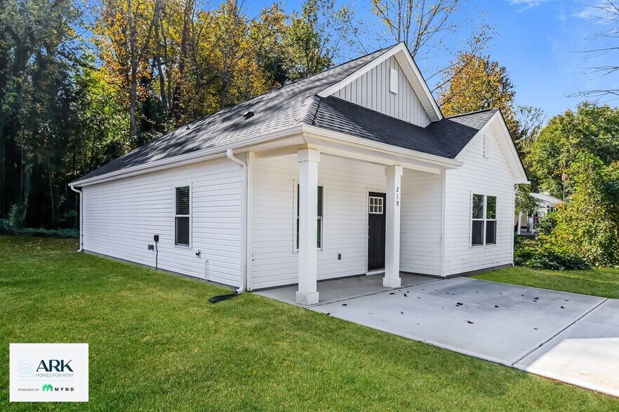 Building Photo - 219 Claudette Dr