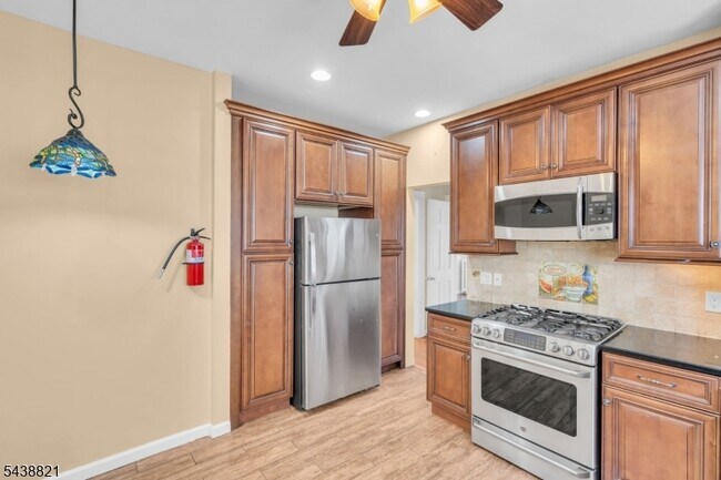 Building Photo - 206 Highland Ave
