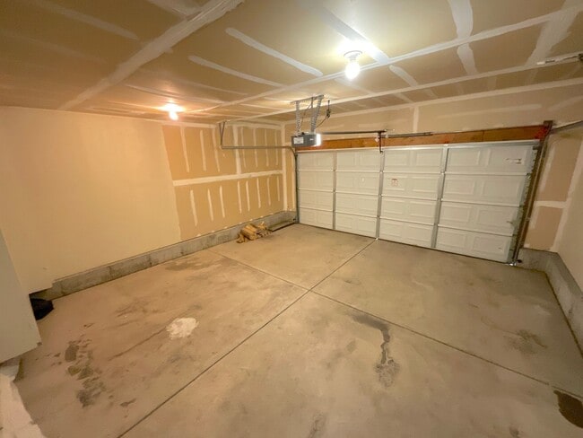 Building Photo - 3 Bedroom Home Available Near S Marksheffel Rd & Fontaine Blvd!