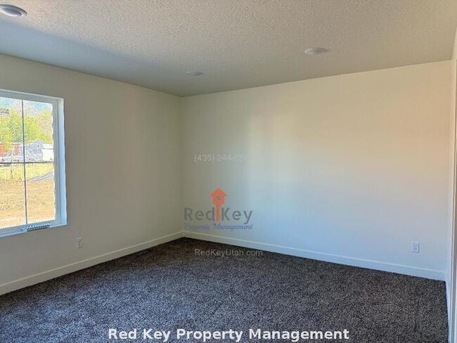 Building Photo - 600 N Duplex NEW