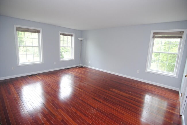 Building Photo - 75 Overlook Cir