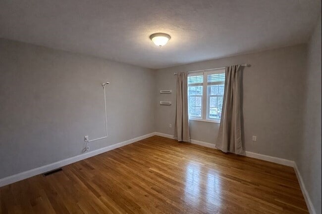 Building Photo - 22 Johns Ave