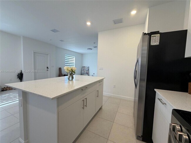 Building Photo - 145 SW 184th Ave