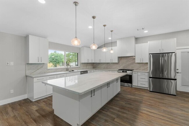 Building Photo - 8219 Wateka Cir