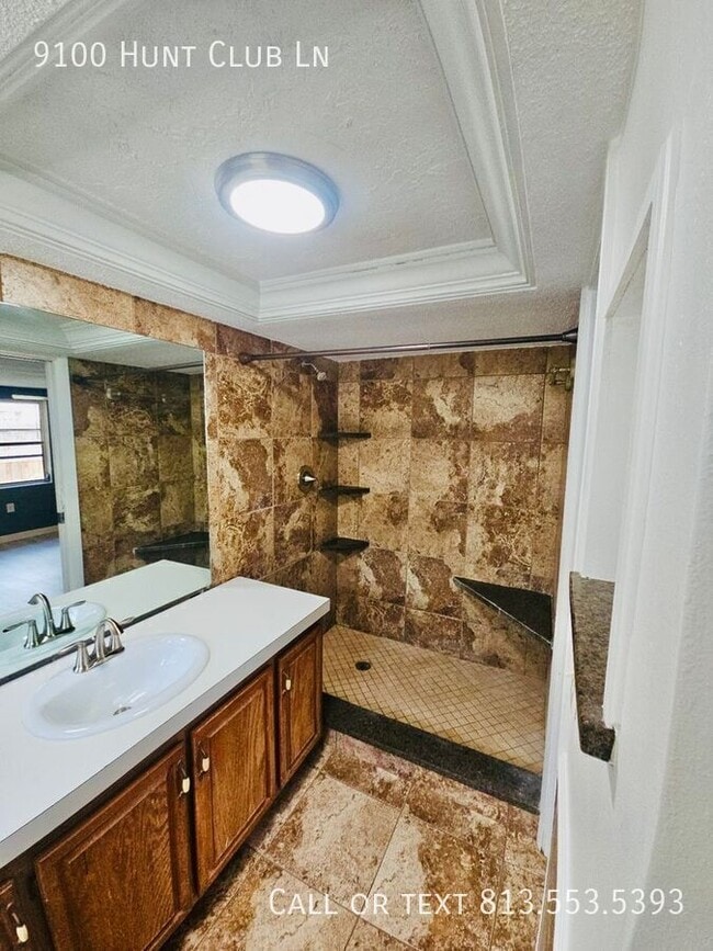 Building Photo - 9100 Hunt Club Ln