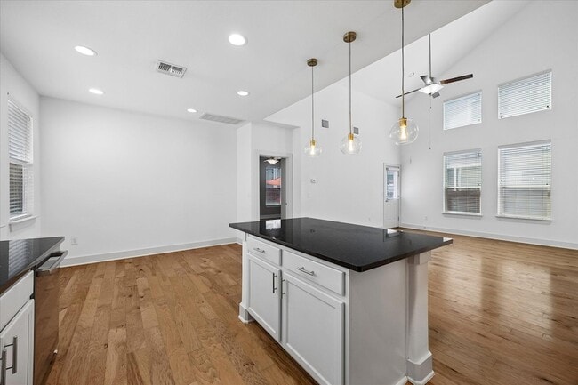 Building Photo - 7203 Bertram Ct