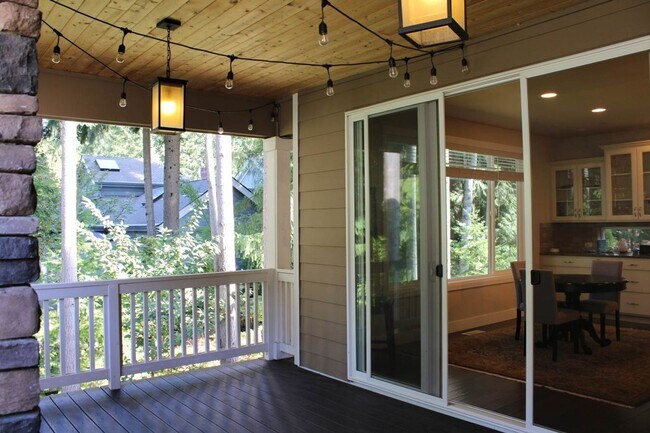 Building Photo - Spacious Luxury Home in Gated Community Ne...