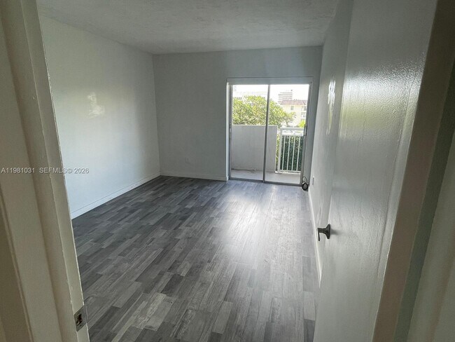 Building Photo - 130 Mendoza Ave