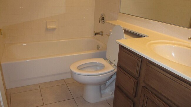 Building Photo - 2471 W Hemlock Way