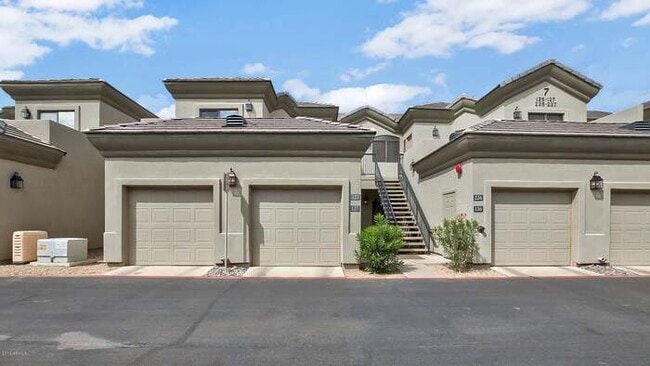 Building Photo - Gorgeous 2 bedroom / 2 bath condo in The Enclave