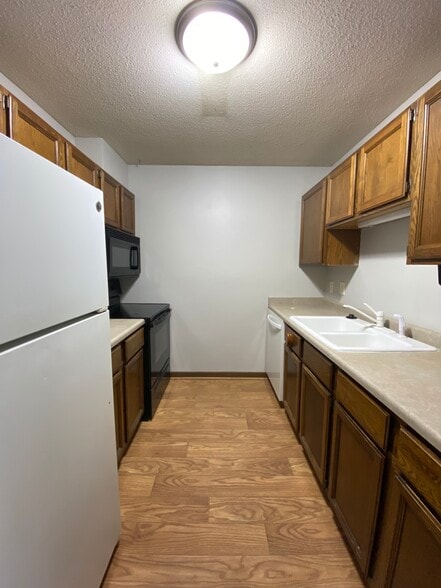 Building Photo - 2106 Valleyhigh Dr NW