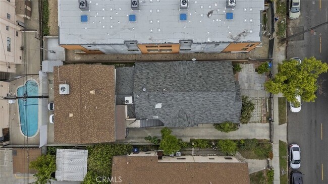 Primary Photo - 1549 N Kingsley Dr