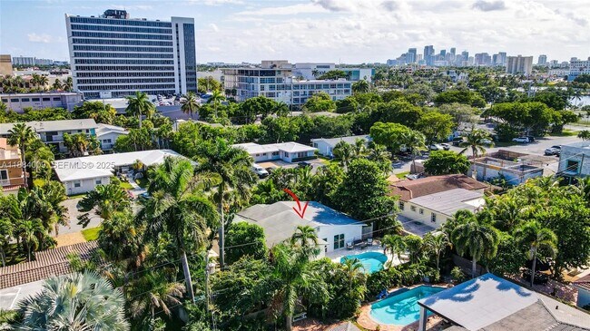 Building Photo - 2601 NE 11th Ct