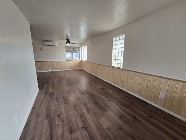 Building Photo - 69 Rose Ave