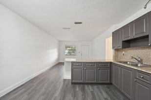 Building Photo - 6144 SW 30th St