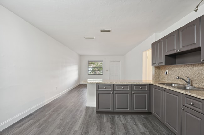 Primary Photo - 6144 SW 30th St
