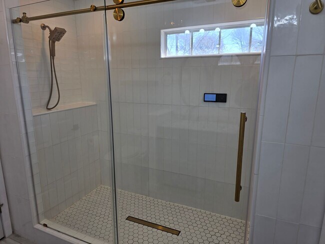 Building Photo - 4 Bedroom! Walk to Jim Warren Park, Franklin TN