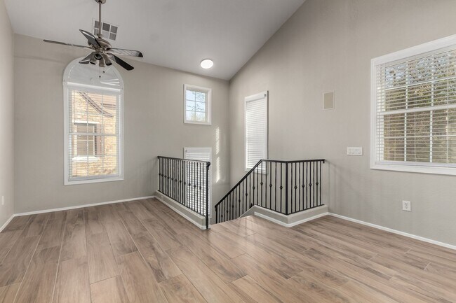 Building Photo - 3 Bed, 2 Bath in Gated Val Vista Classic