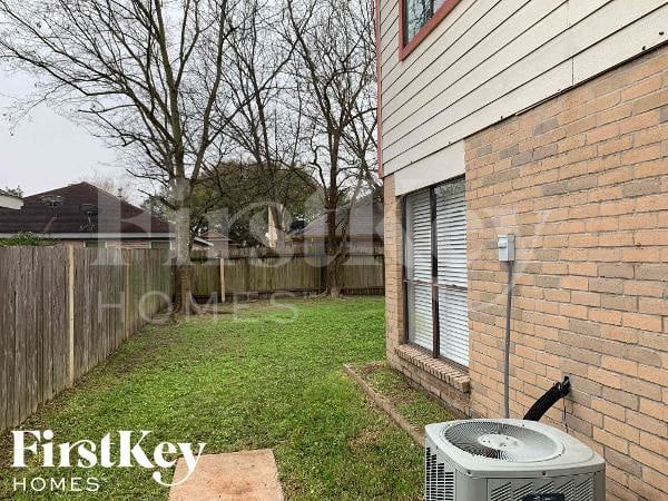 Building Photo - 15511 Evergreen Grove Dr