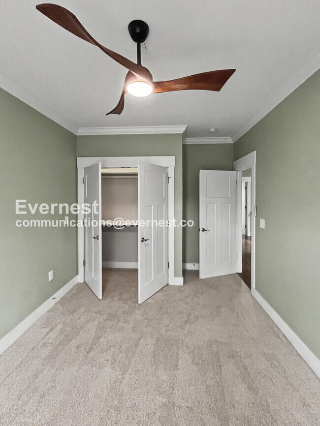 Building Photo - 1306 Pillow St