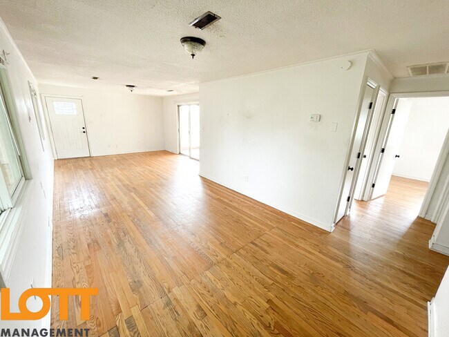 Building Photo - 120 Pueblo St #D