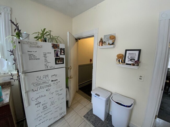 Building Photo - HOT MISSION HILL LISTING!!!!
