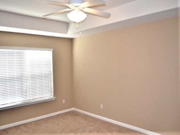 Building Photo - 7 Echo Valley Drive