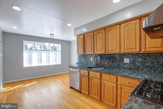 Building Photo - 1208 Forestwood Dr