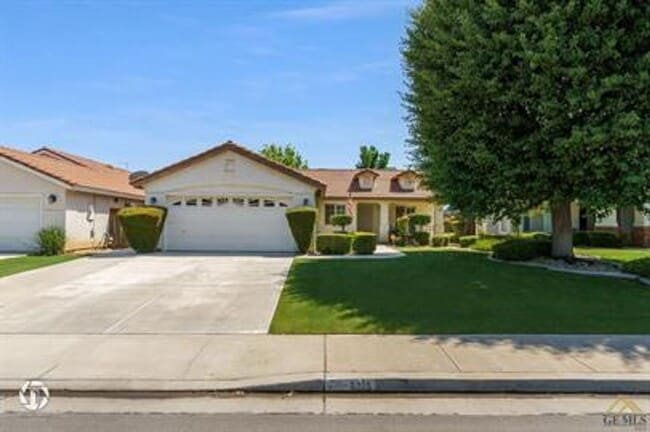 Primary Photo - Adorable Riverlakes Home!