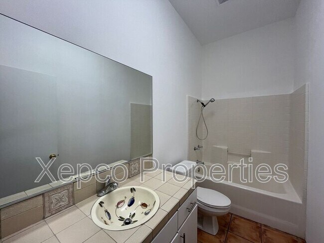 Building Photo - 53750 Avenida Alvarado