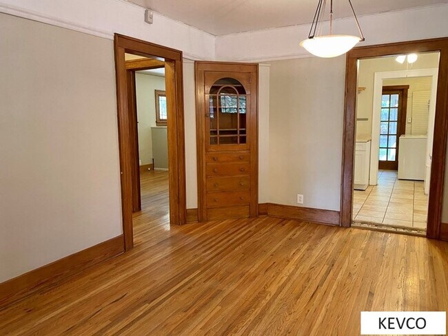 Building Photo - 216 Garfield St