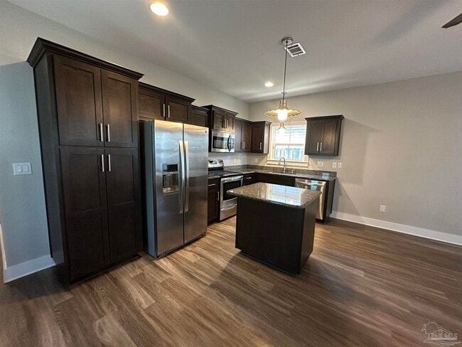 Building Photo - 923 E Belmont St