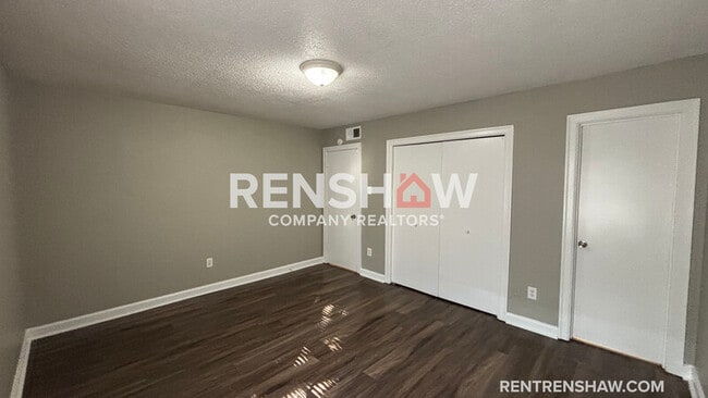 Building Photo - 3219 13 Colony Mall