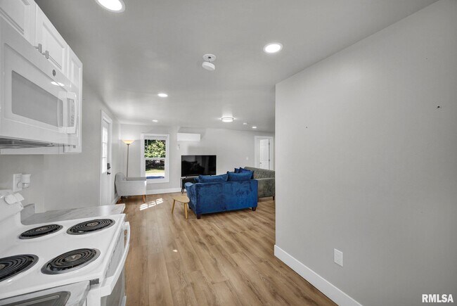 Building Photo - 504 N 4th St