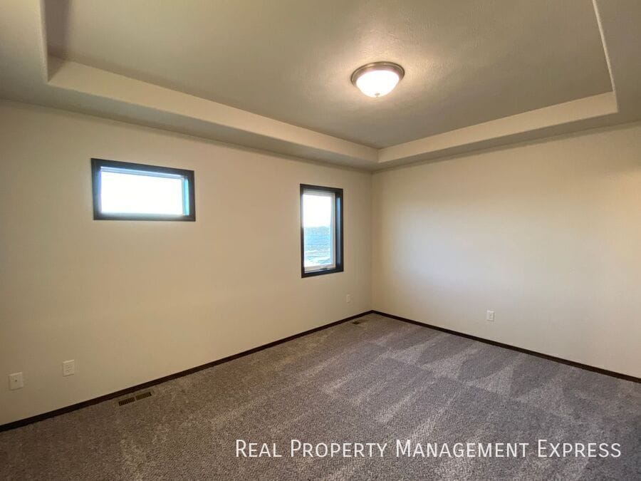 Building Photo - 5822 S Whisper Creek Pl