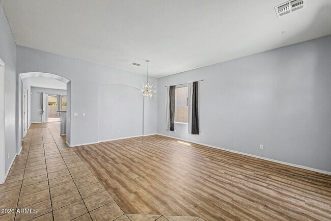 Building Photo - 7233 W Paradise Ln