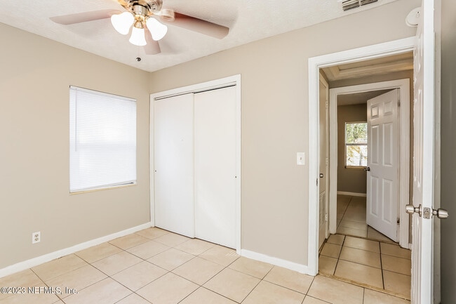 Building Photo - 1411 Palmdale St