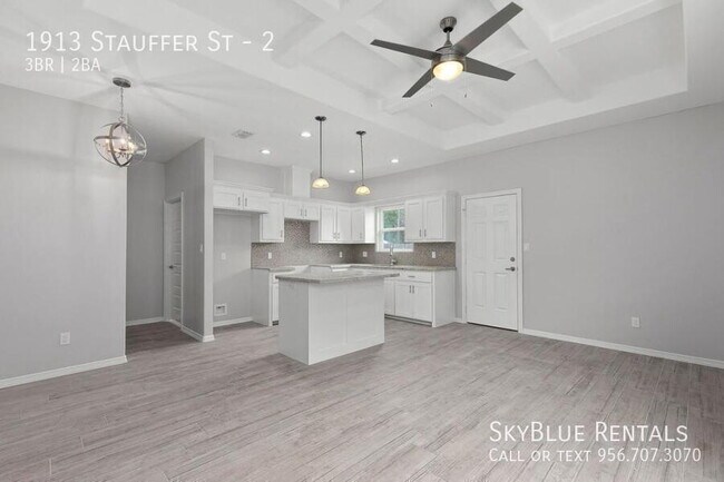 Building Photo - 1913 Stauffers St