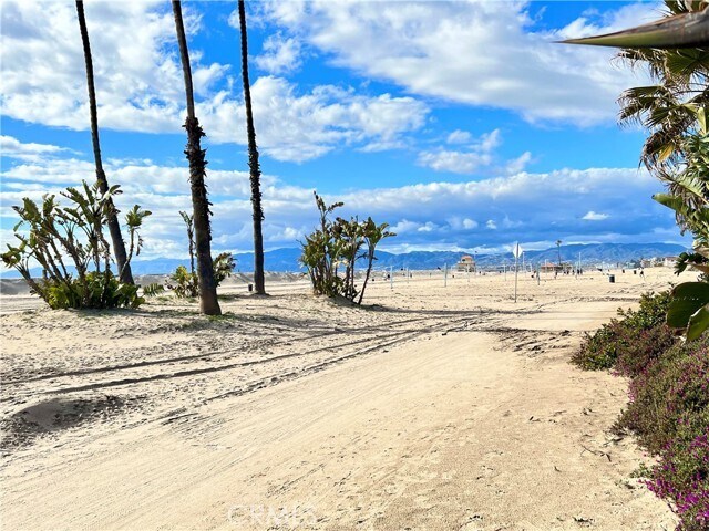 Building Photo - 7301 Vista Del Mar Vis