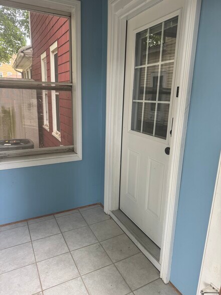 Foyer protecting from elements - 253 Jefferson St