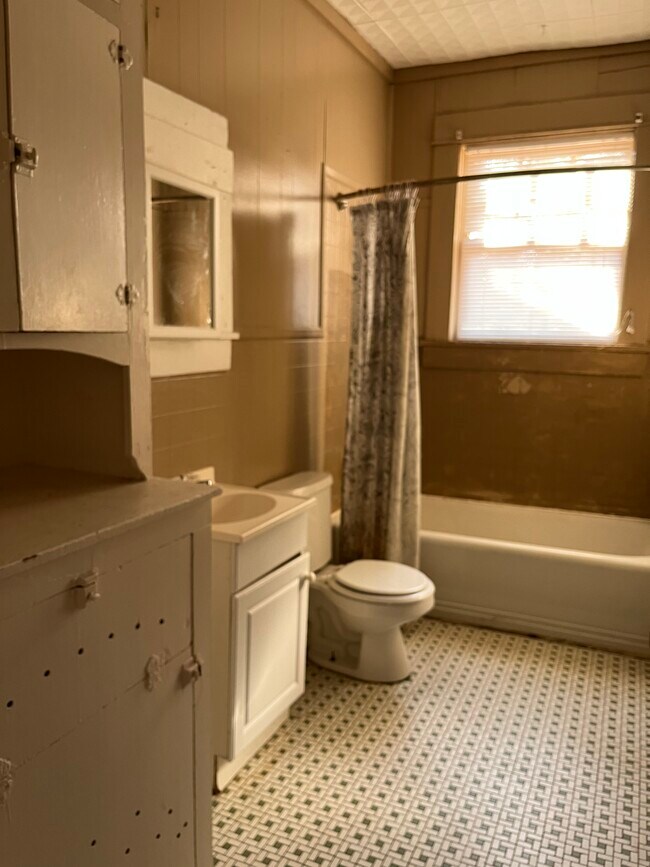 Building Photo - 618 Wilkinson St