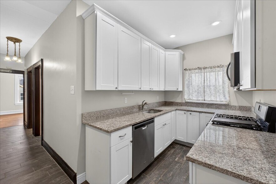 Building Photo - 4636 Shenandoah Ave