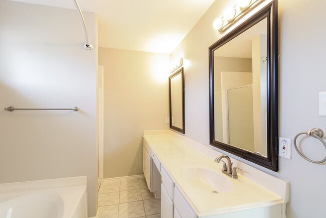 Building Photo - 11802 Alex Ln