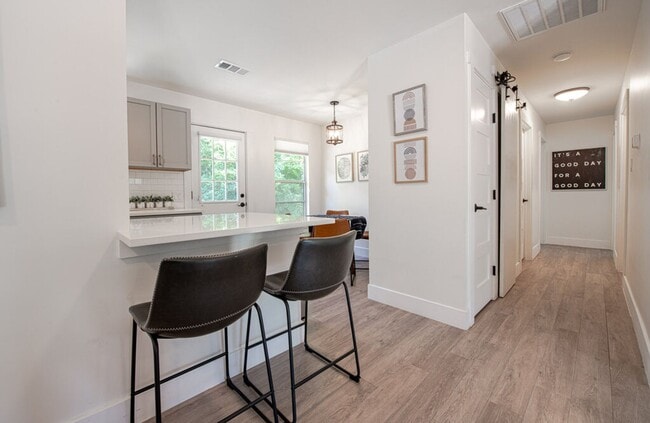Building Photo - Charming 3/1 South Congress Retreat!