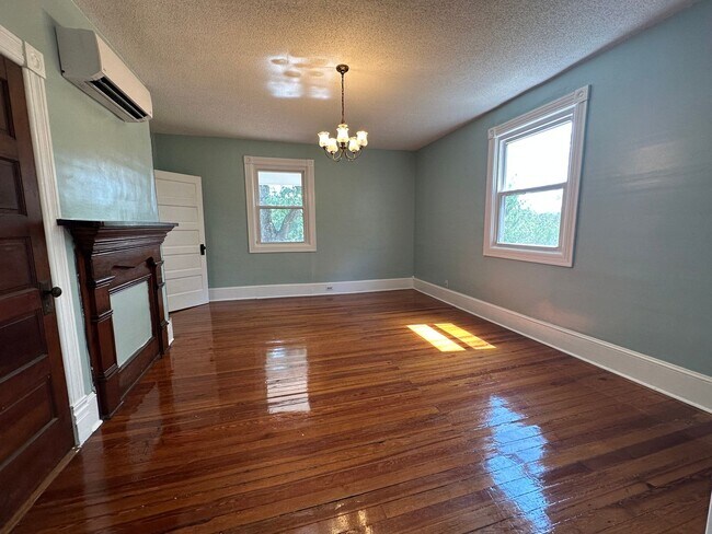 Building Photo - 317 Confidence Ln